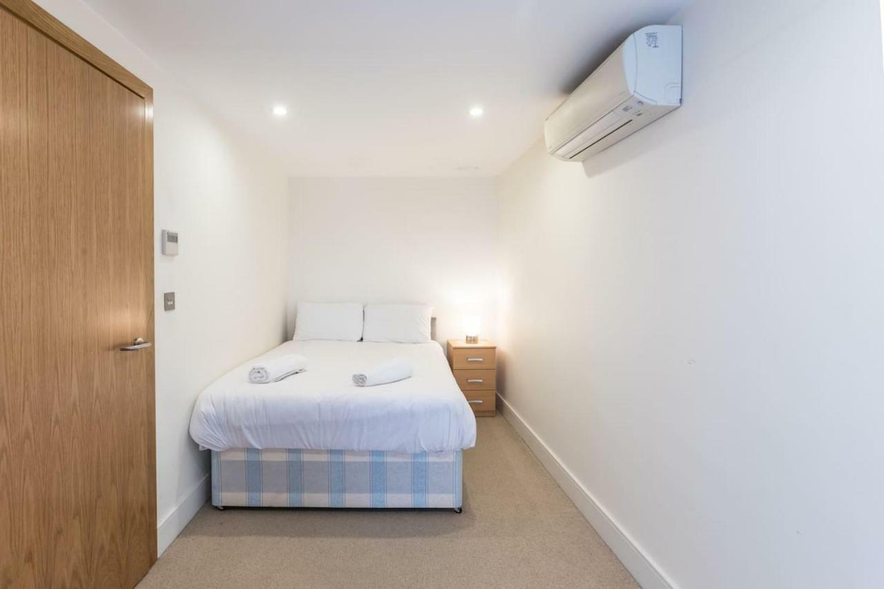 Modern 2 Bed 2 Bath Hyde Park Apartamento