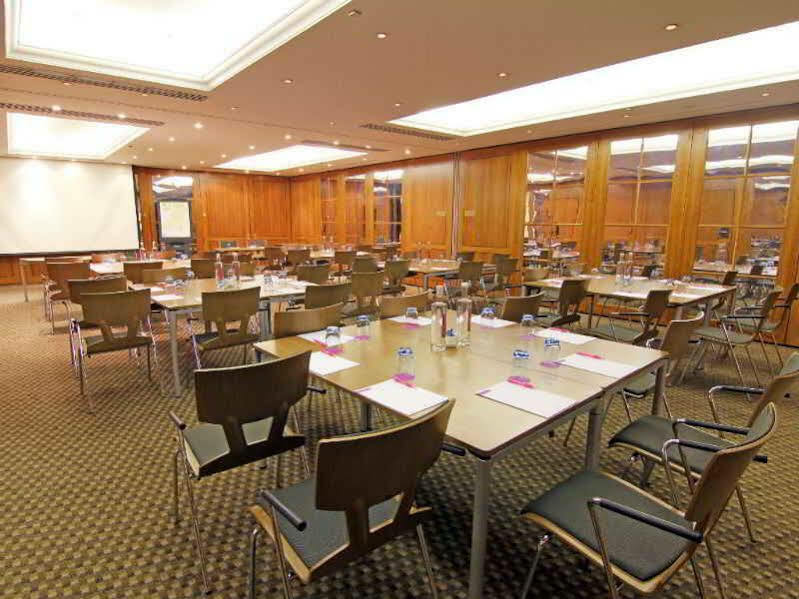 The Memoir Club, Formerly Ambassadors Bloomsbury 4* Londen