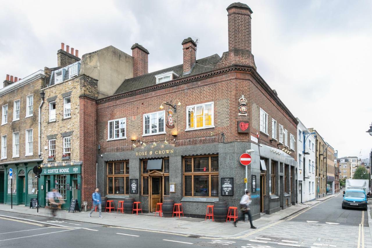Publove @ The Rose & Crown Hostal