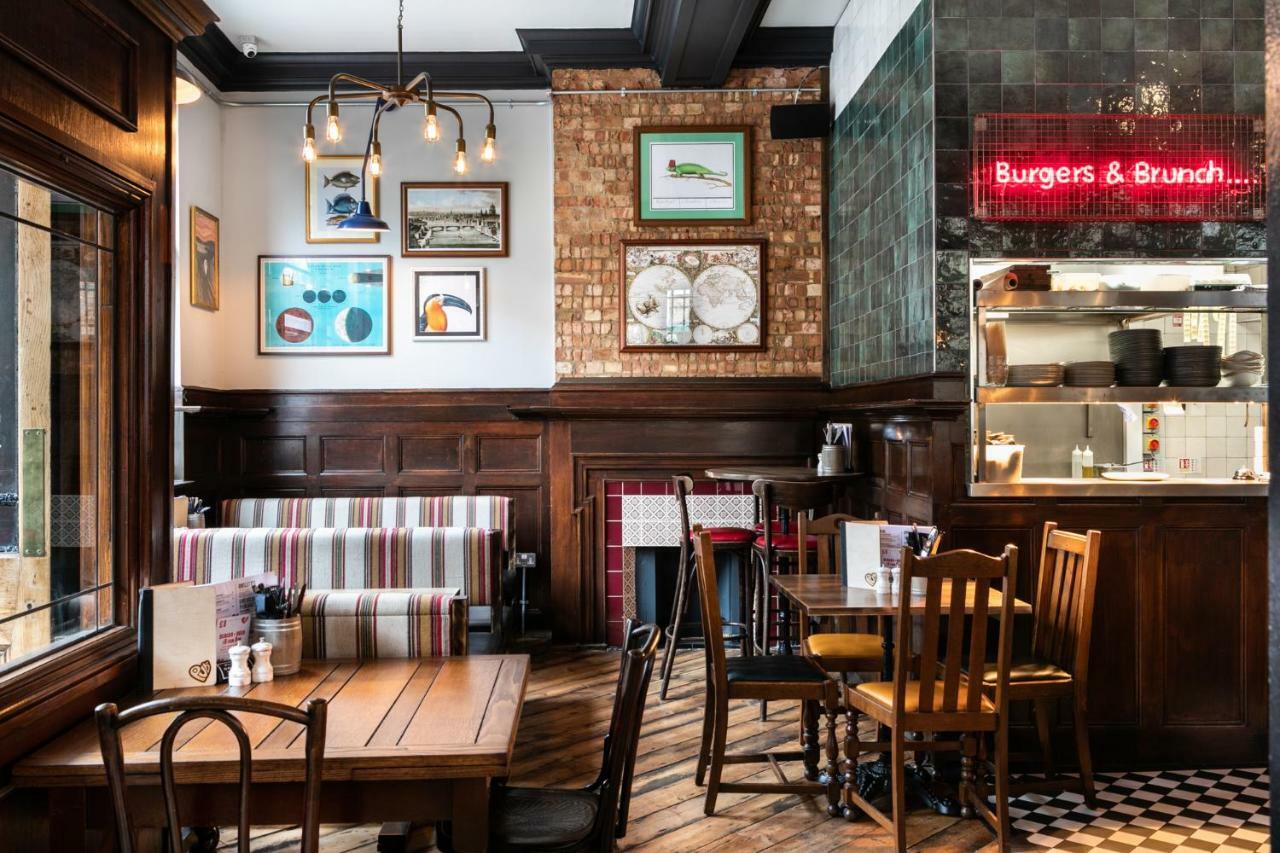 Hostal Publove @ The Rose & Crown *