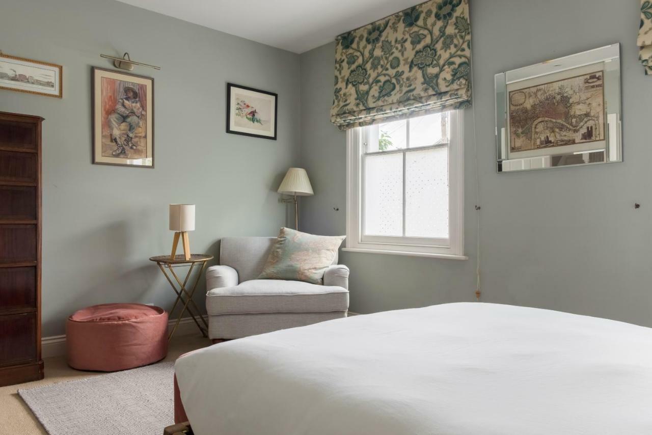 Veeve - Beautiful Interiors On A Battersea Crescent Hébergement de vacances *