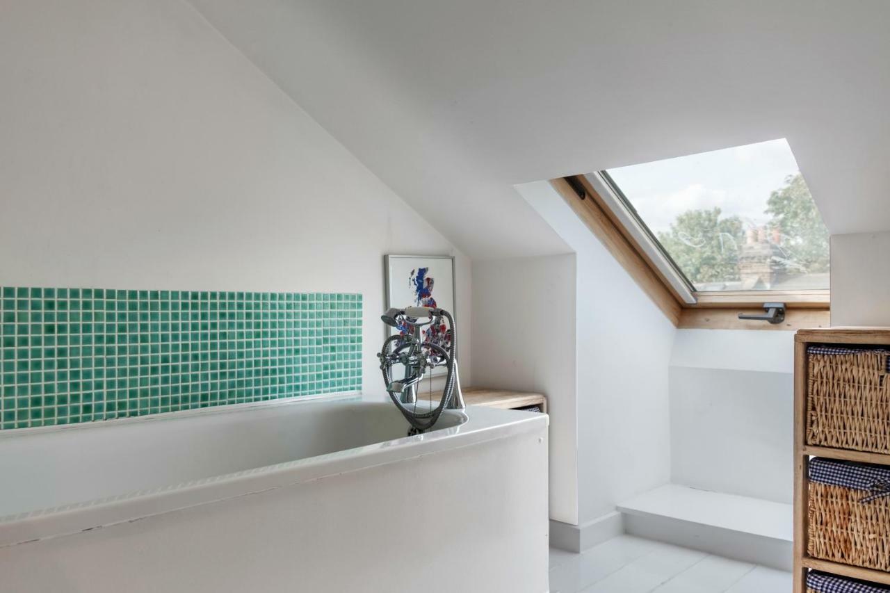 Veeve - Beautiful Interiors On A Battersea Crescent Londres