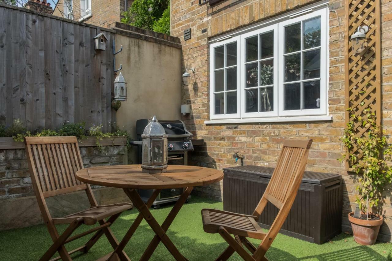 Veeve - Beautiful Interiors On A Battersea Crescent Hébergement de vacances *