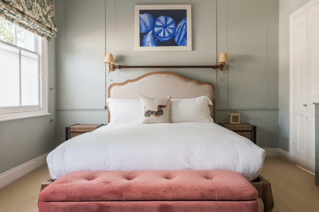 Veeve - Beautiful Interiors On A Battersea Crescent Hébergement de vacances