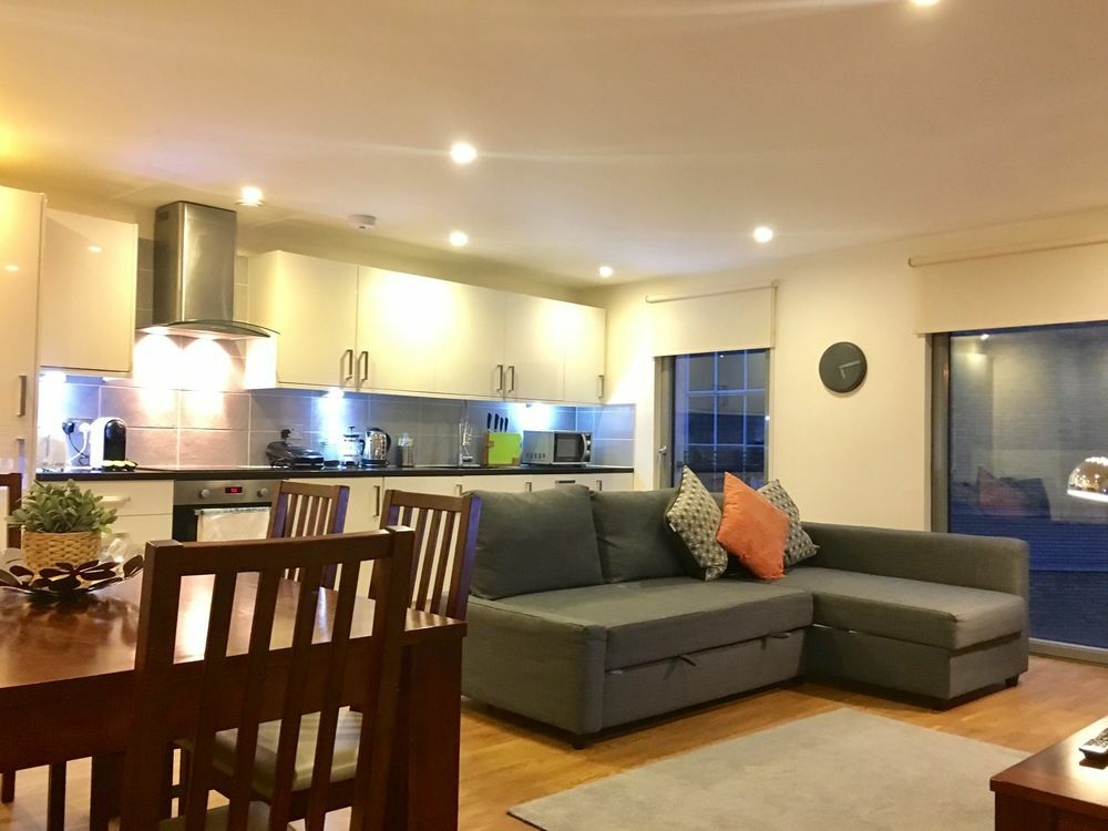 Modern In Bayswater Wifi & Aircon - By Hotel 4*