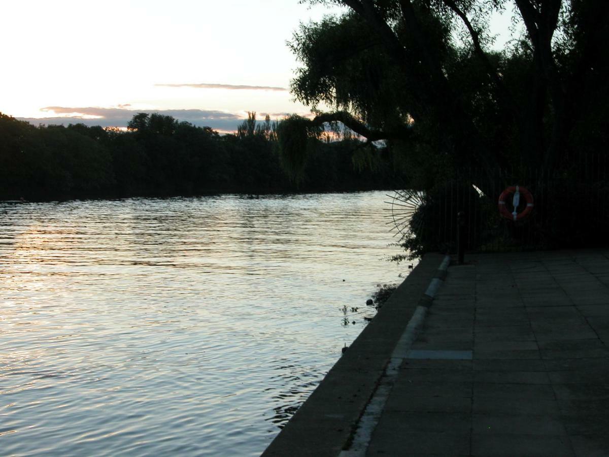 Chiswick Riviera With Free Parking Bed and breakfast Londres