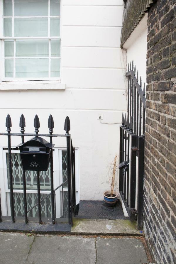 Next To Victoria Station Apartamento Londres