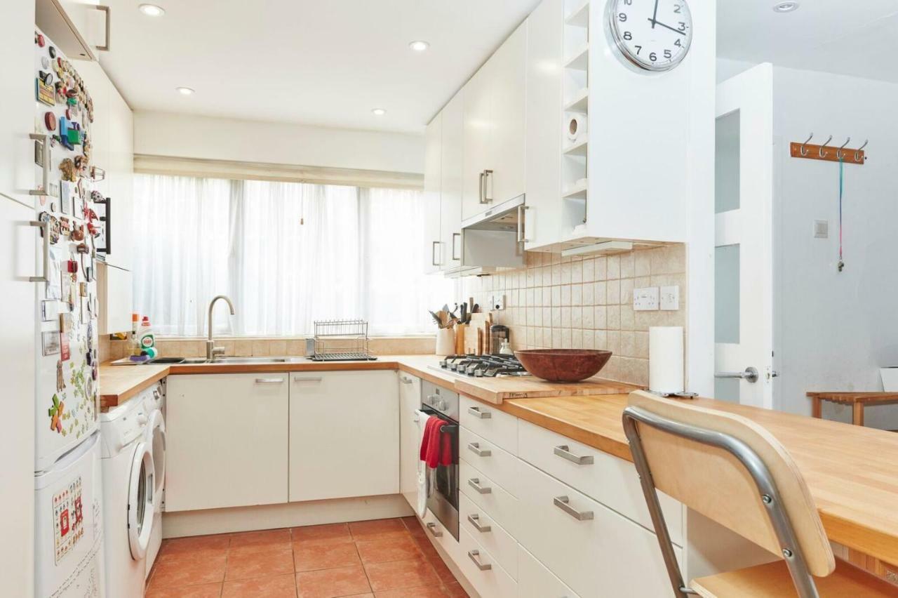 Brecknock Road House