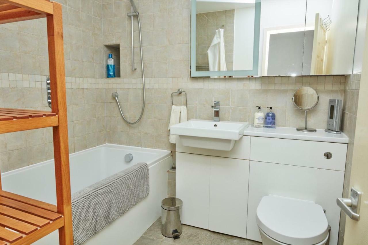 Brecknock Road House