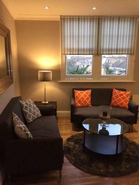 Stunning 2 Bed Flat Shepherds Bush London