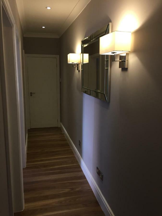 Stunning 2 Bed Flat Shepherds Bush Apartment *