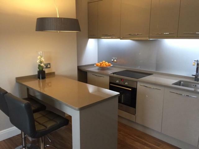 Stunning 2 Bed Flat Shepherds Bush * London