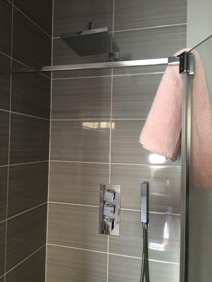Stunning 2 Bed Flat Shepherds Bush * London
