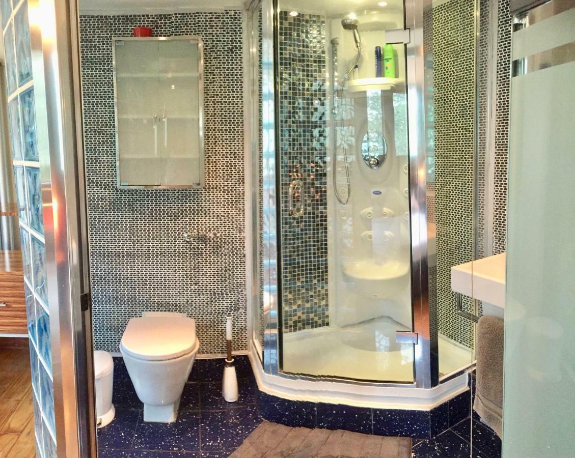 2 Beds 2 Baths In Heart Of Apartamento *