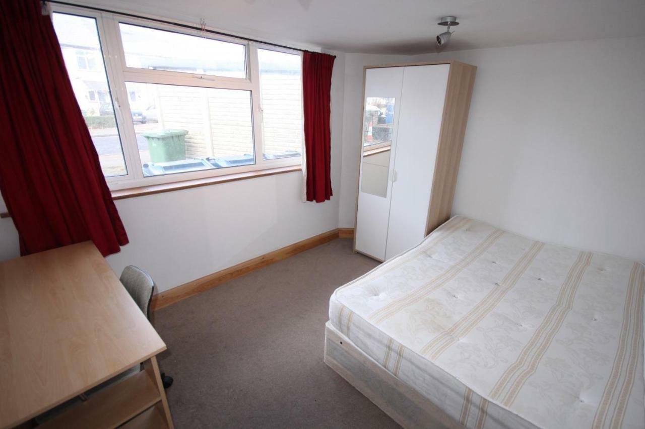 Guest house Hill Crescent London