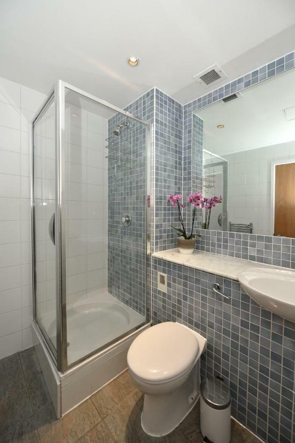 Modern & Peaceful Flat 2 Mins To Tube Apartment London