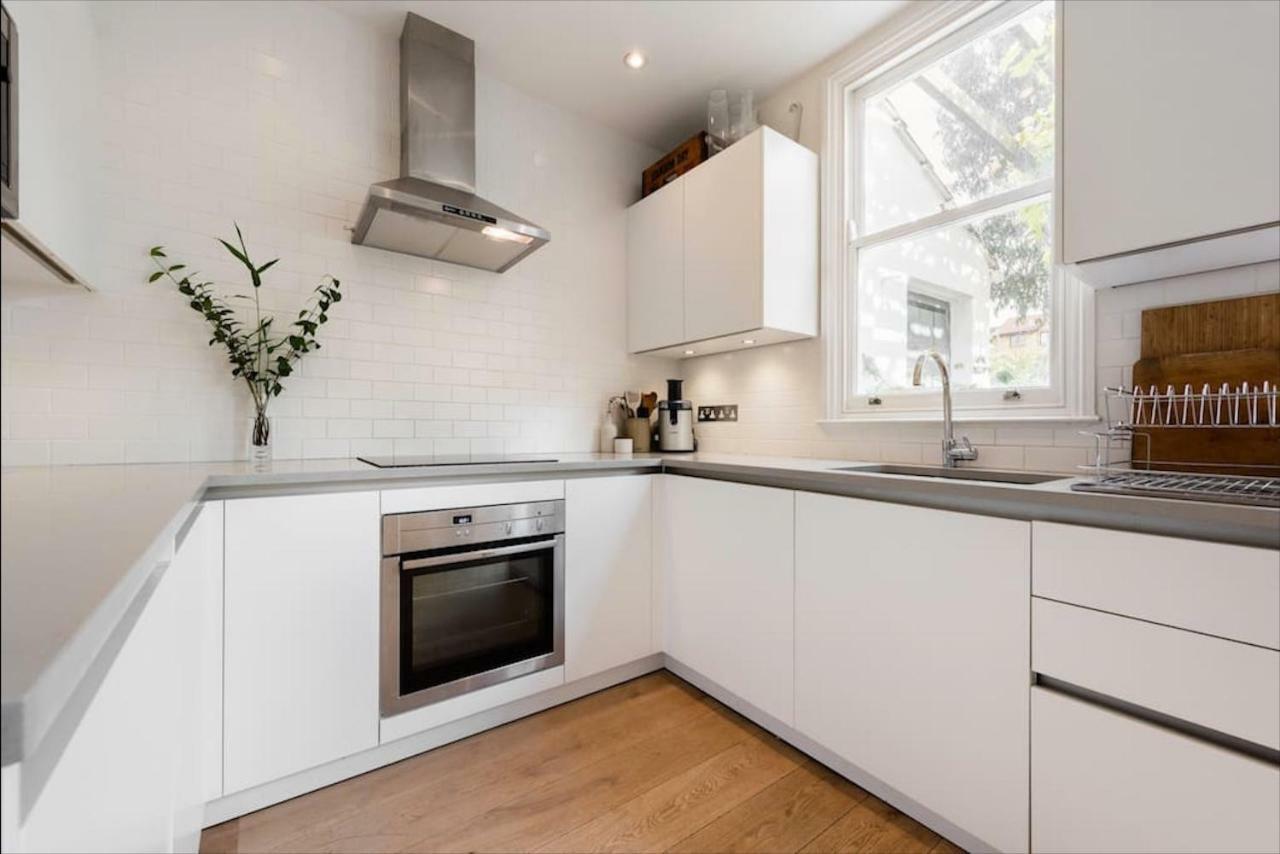 Casa de Férias Gorgeous, 4 Bed Victorian House In Dollis Hill Londres