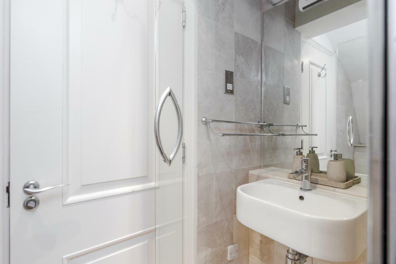Outstanding Trafalgar Penthouse, Sleeps 8 * London