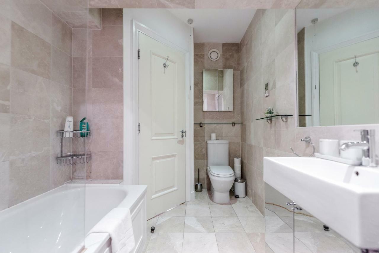 Outstanding Trafalgar Penthouse, Sleeps 8 * London