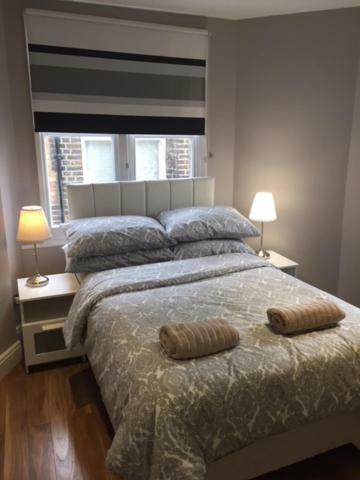 Stunning 2 Bed Flat Shepherds Bush * London