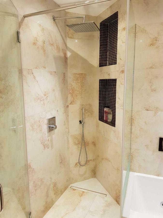 Apartment Heart Of Knightsbridge - Stunning Air Conditioned - 1 Minute Walk From Harrods *