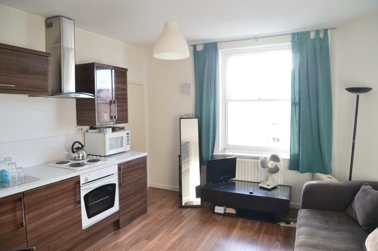 Near Hyde Park Sleeps 4 Apartment