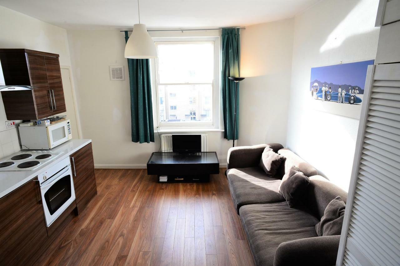 Near Hyde Park Sleeps 4 London