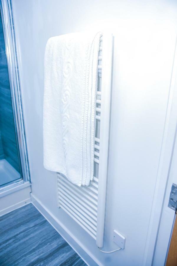 Riverside 2 Bed Appartement *