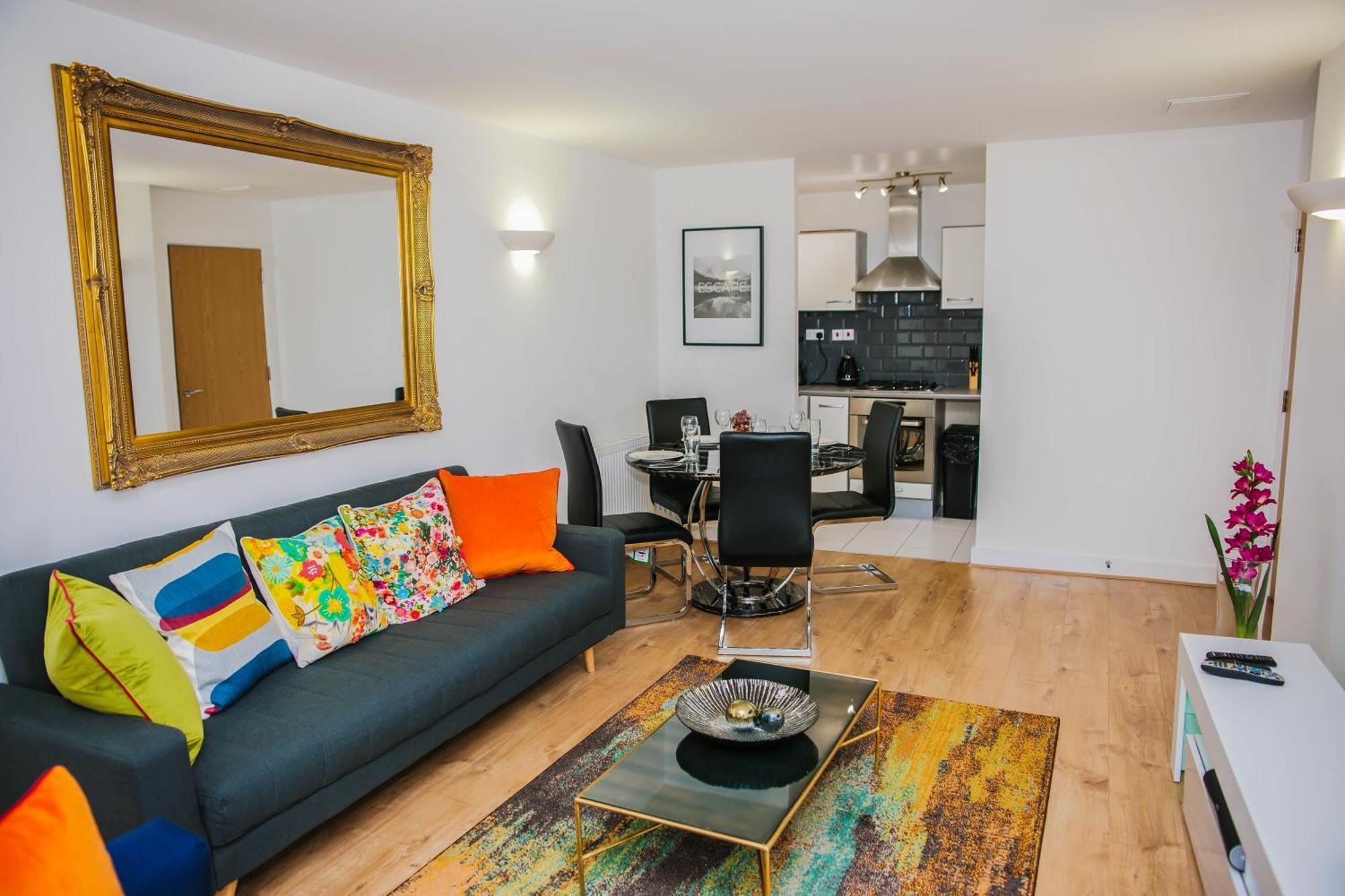 Riverside 2 Bed Appartement *