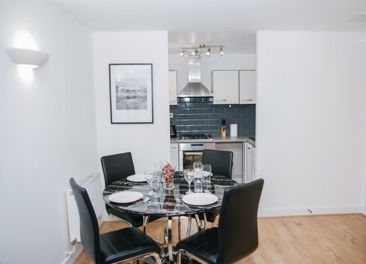 Riverside 2 Bed Appartement *