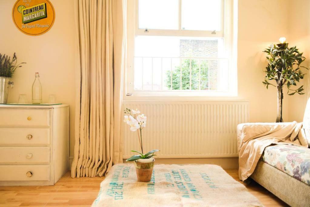 London's East End 2 Bedroom Apartamento *