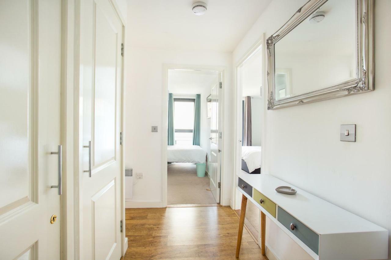 Beautiful, Secure, 2-bedroom Canal-side *