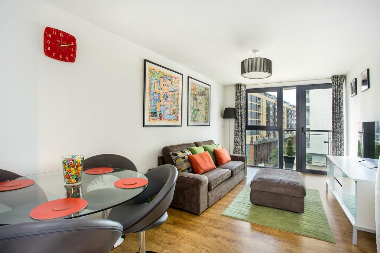 Beautiful, Secure, 2-bedroom Canal-side Apartamento *