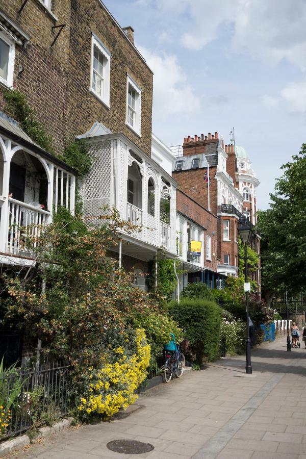 Yellow Submarine Apartment London