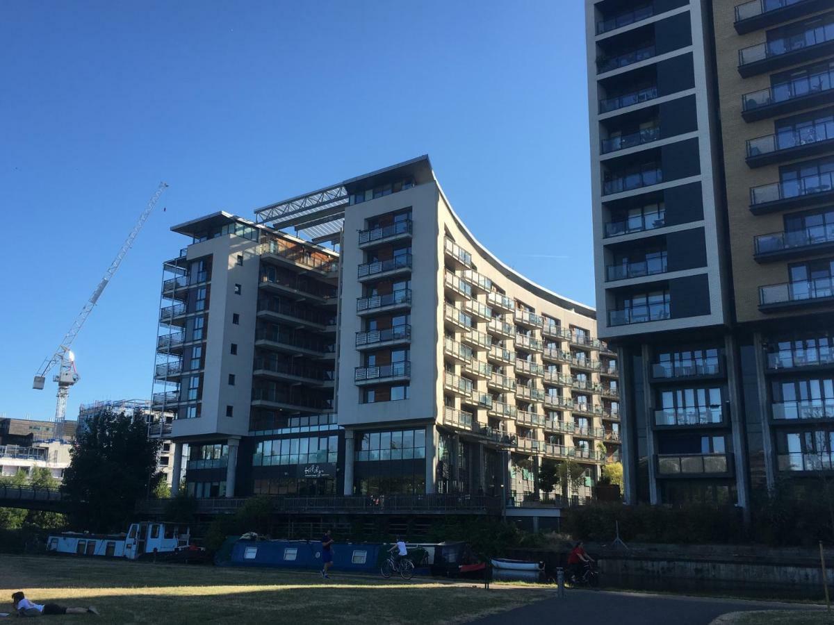 Beautiful, Secure, 2-bedroom Canal-side Apartamento *