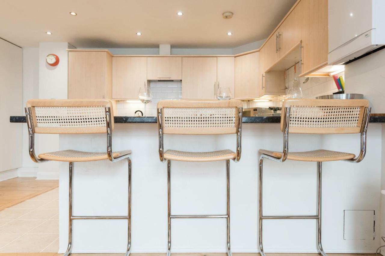 With Parking Near Waterloo & St Thomas & Big Ben & Parliament Apartamento *
