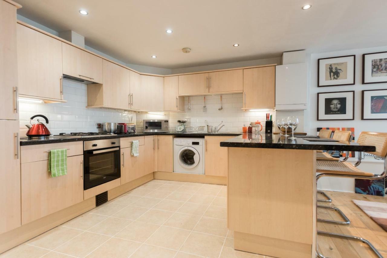 With Parking Near Waterloo & St Thomas & Big Ben & Parliament Londres