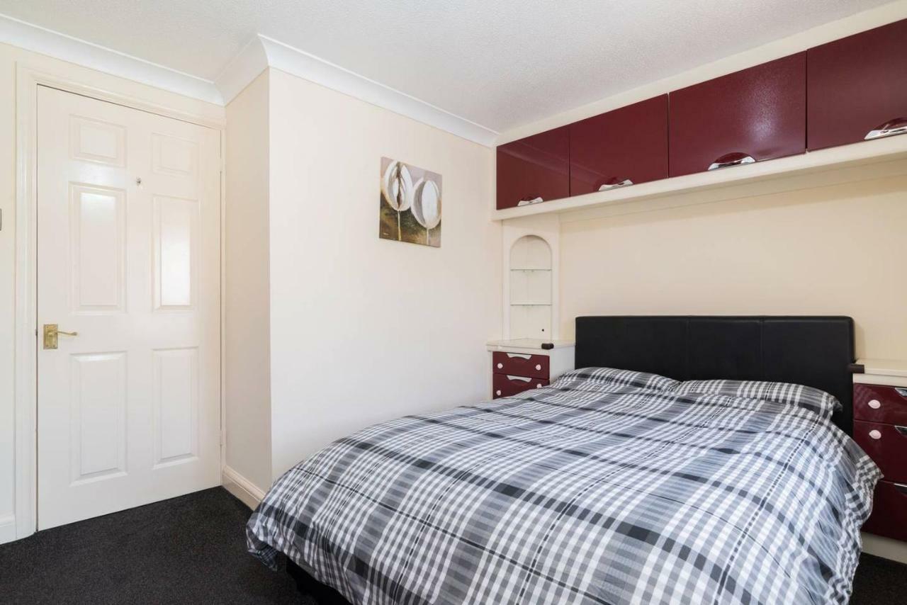 Apartment 1 Bedroom Near Excel *
