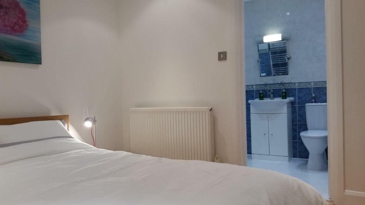 With Parking Near Waterloo & St Thomas & Big Ben & Parliament * Londres