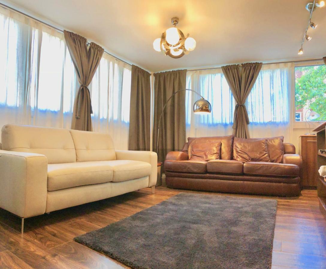 2 Beds 2 Baths In Heart Of Apartamento