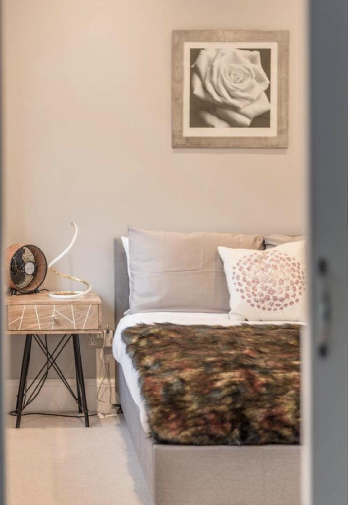 Brondesbury Apartment *