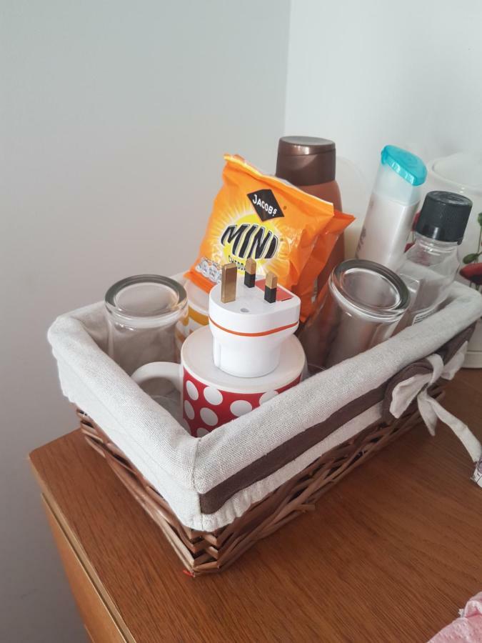 Modern Lovely Bedroom Close To Stations In East London, Zone 2 Londres