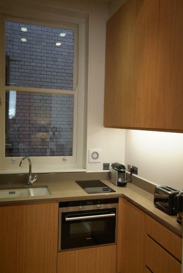 Chelsea: Exceptional 1br W/views Of The River Thames & Battersea Park Appartement Londen