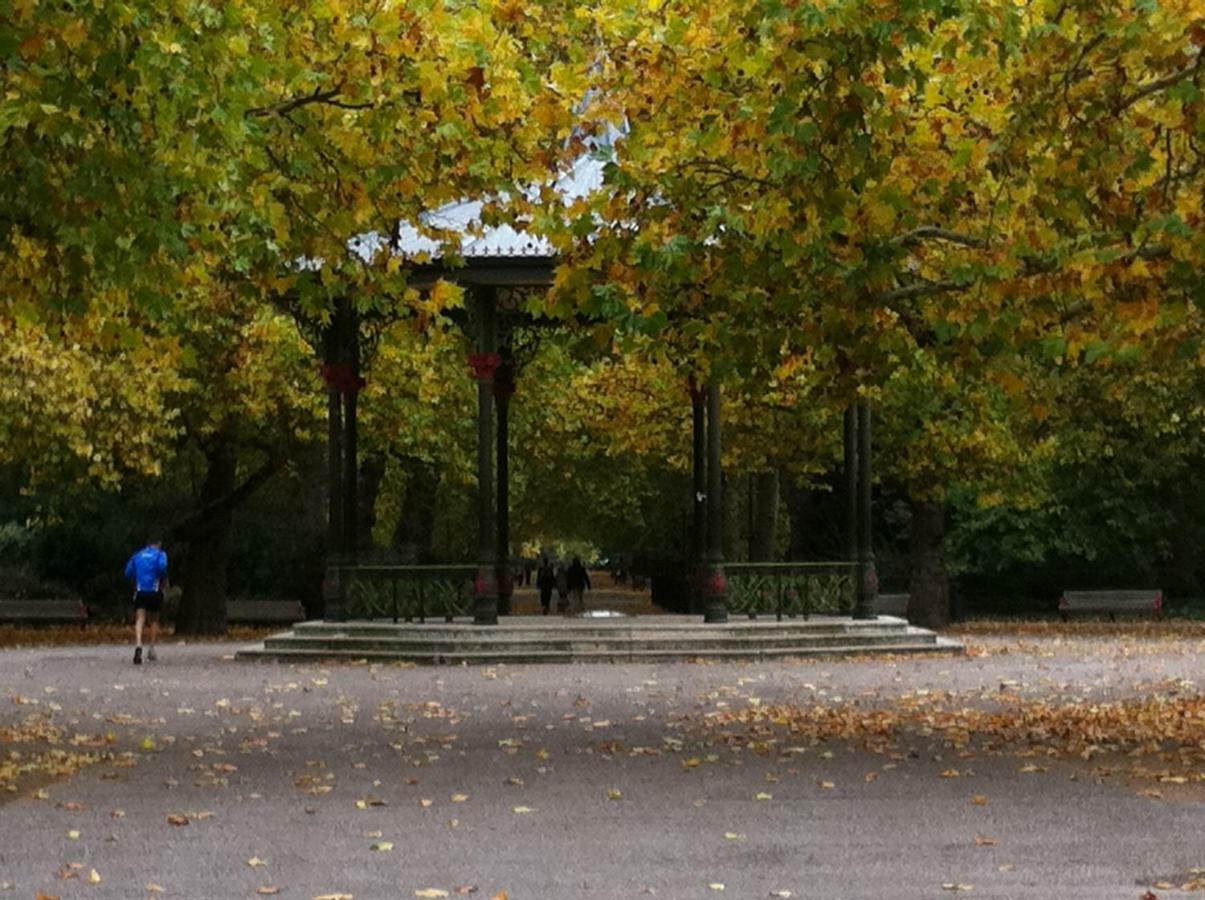 Chelsea: Exceptional 1br W/views Of The River Thames & Battersea Park * Londen