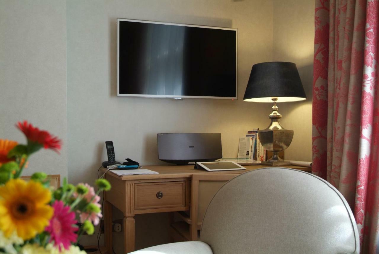 Chelsea: Exceptional 1br W/views Of The River Thames & Battersea Park * Londen
