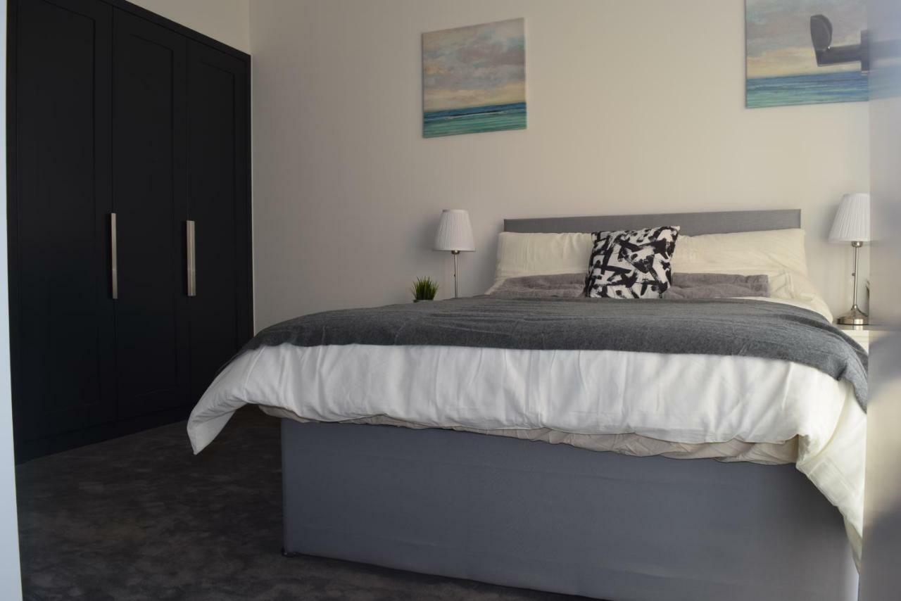 Island 3 Bedroom Luxury Apartments, Canary Wharf * Londres