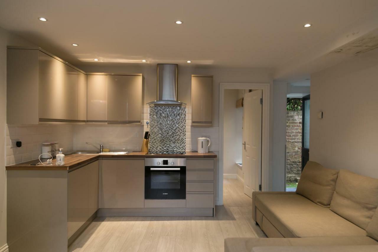 Modern Basement Flat With Garden Appartement
