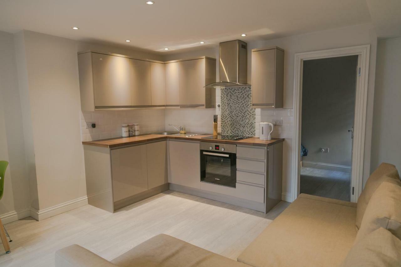 Modern Basement Flat With Garden Appartement *