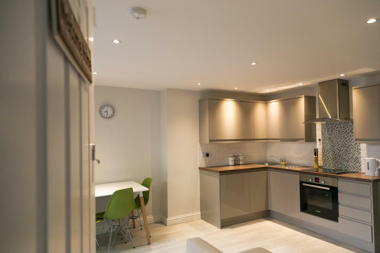 Appartement Modern Basement Flat With Garden