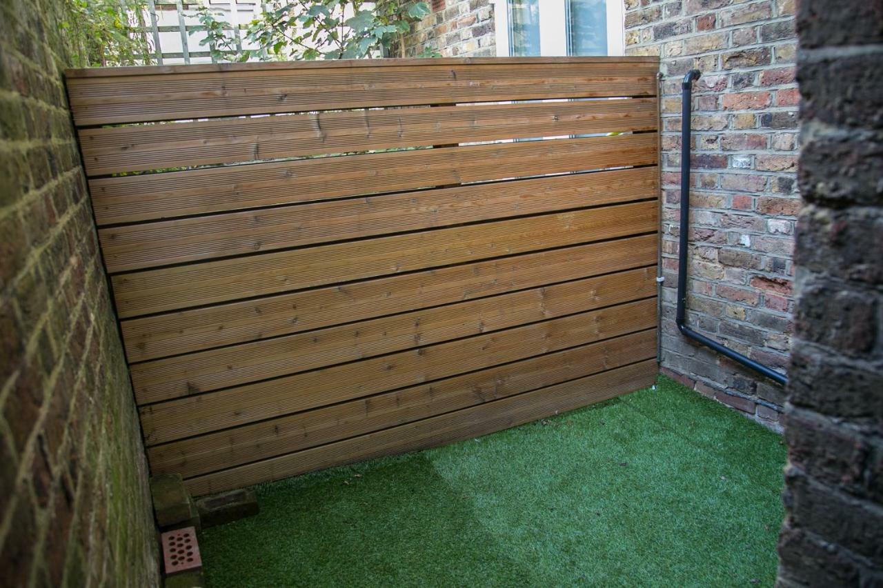 Appartement Modern Basement Flat With Garden Londres